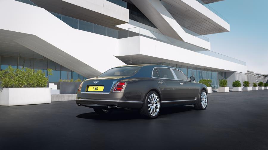  Bentley Mulsanne Hallmark Gold Series by Mulliner 2017 года  (фото 2 из 4)